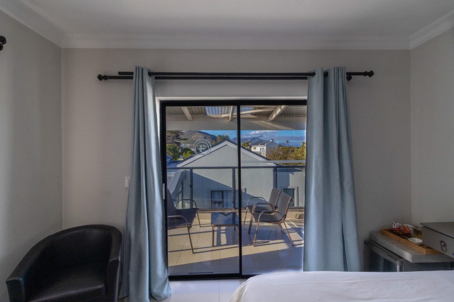 7 Bedroom Property for Sale in Sandbaai Western Cape